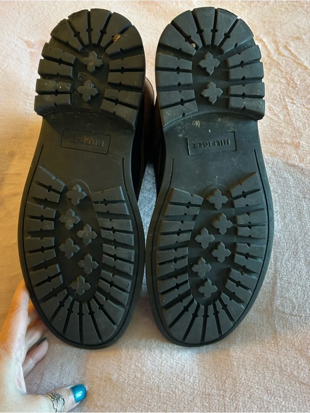 Tommy Hilfiger cognac brow leather with black rubber duck base size 10